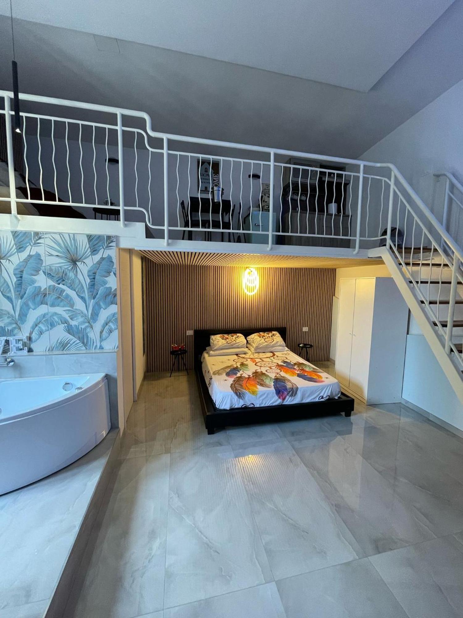 Charm E Chic Apartment Napoli Exterior foto